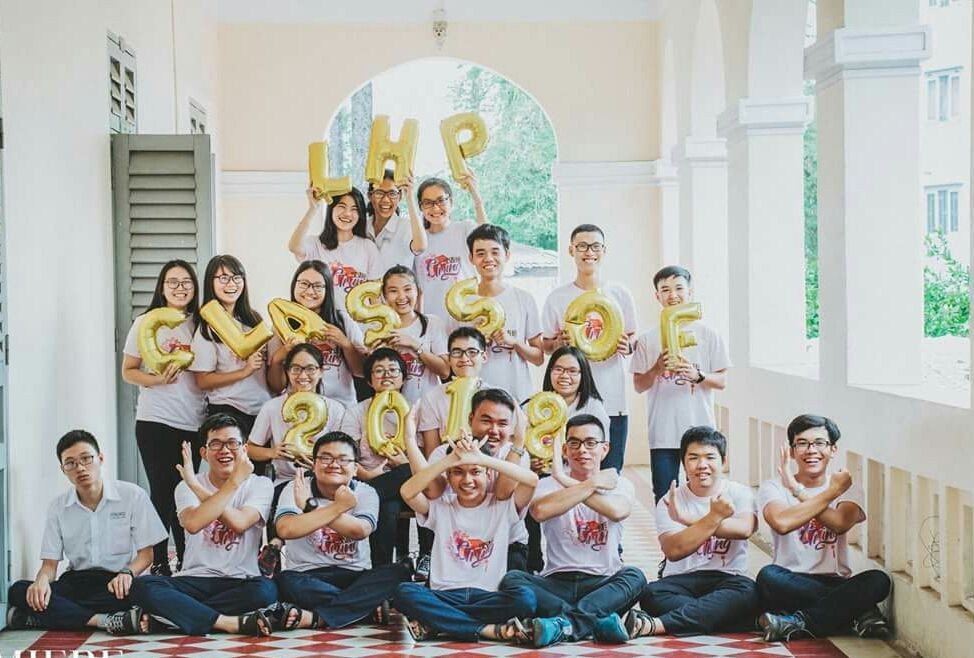 黎鴻鋒高中專校華文專科班畢業生合照。