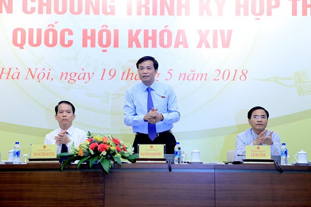 國會秘書長、國會辦公廳主任阮幸福在新聞發佈會上發言。（圖源：明秀）