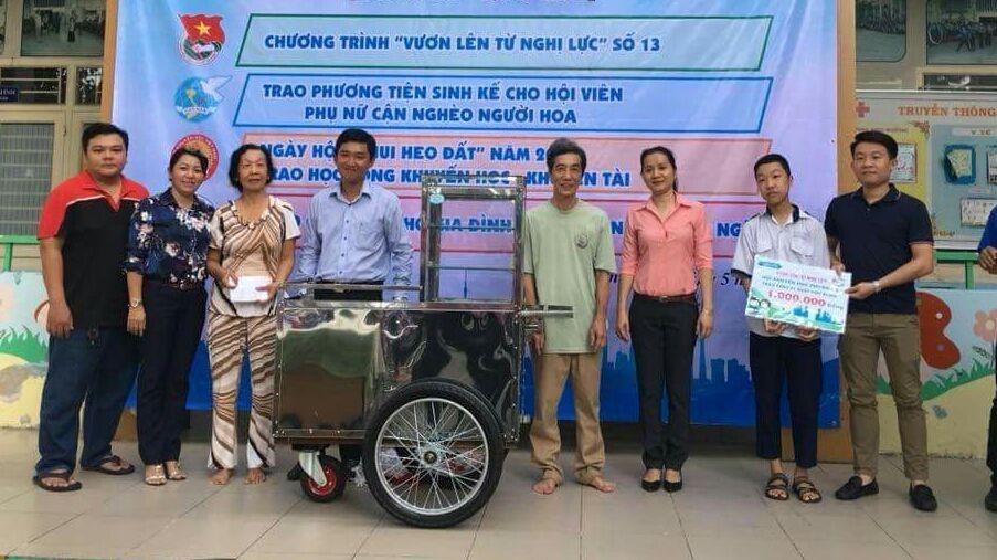 第六郡第二坊婦女會將粉麵車一輛的謀生工具及現款贈予張二識。