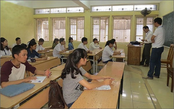 教育與培訓部長馮春迓指導重新檢查該提案的內容。（示意圖源：VOV）