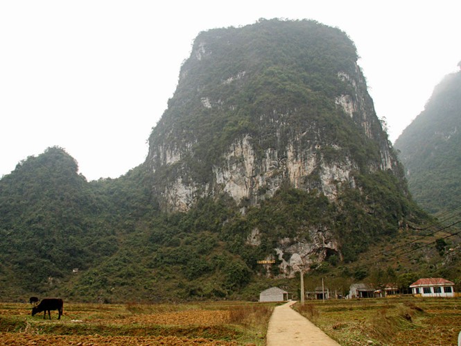 遠看的昂獒洞。