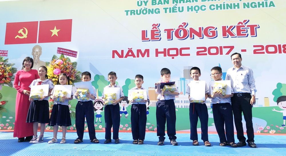 8名考取2018年國際數學Kangaroo比賽的學生獲得頒獎表彰。