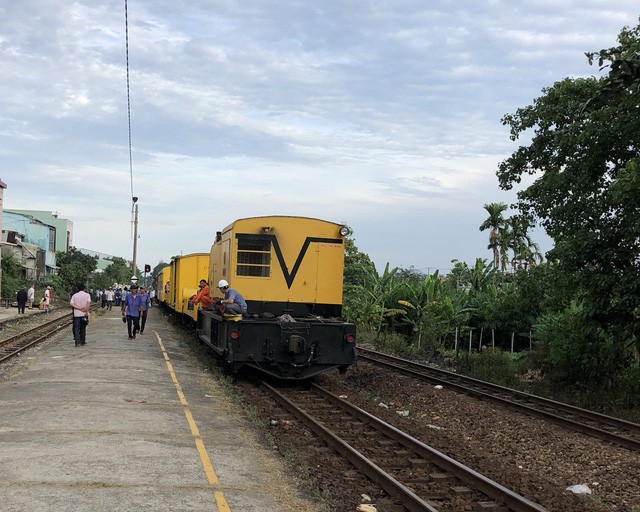 SE2列車是山城火車站恢復通車之後的首班車。（圖源：海棠）
