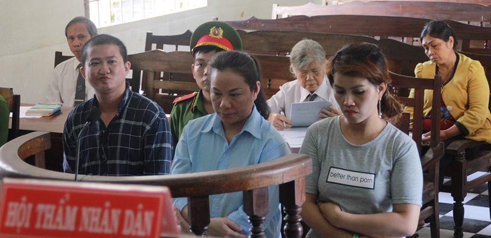 西寧省人民法院正審訊一個人口販賣團夥。