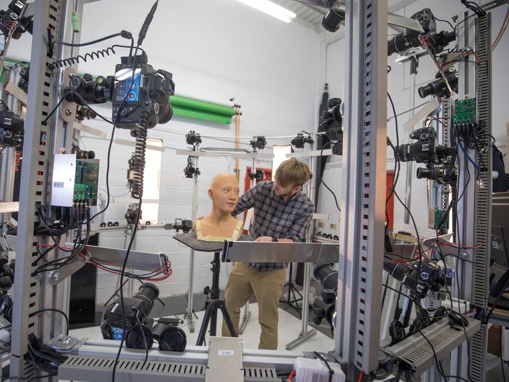 英國科學家製造出超逼真機器人 ảnh 4