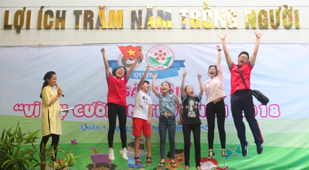 圖為共青團第一郡郡委舉辦的“關照少兒活動”一瞥。