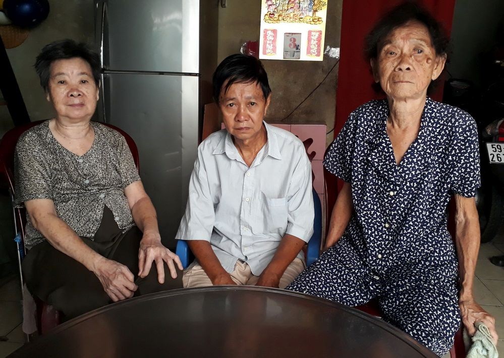 4位長者中的３位，二哥郭信暫時到女兒家養病。