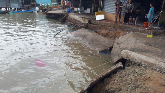 河岸土地坍塌事故現場。（圖源：世英）