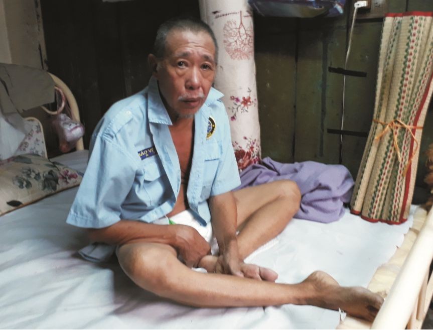 陳強目前生活不能自理。