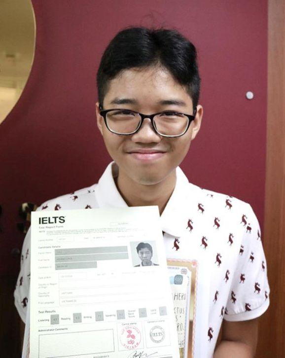 蕭煌龍領取獎狀。