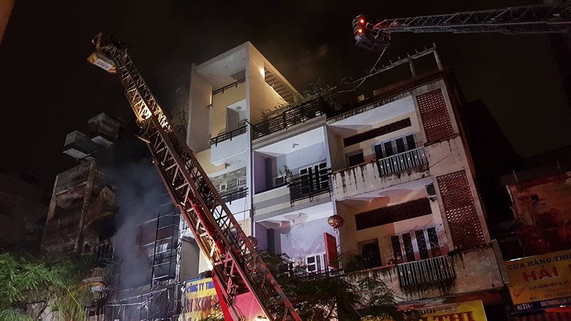 第五郡一商店發生大火警 ảnh 1