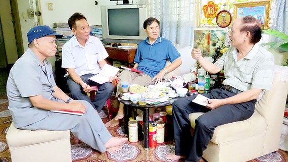 新平郡第十二坊第八街區的黨員開會。