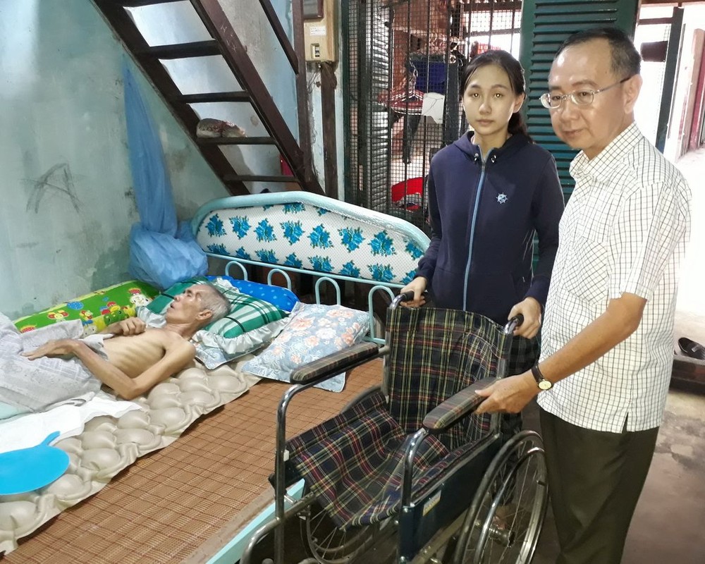 本報移交建溫情屋款項及輪椅 ảnh 1