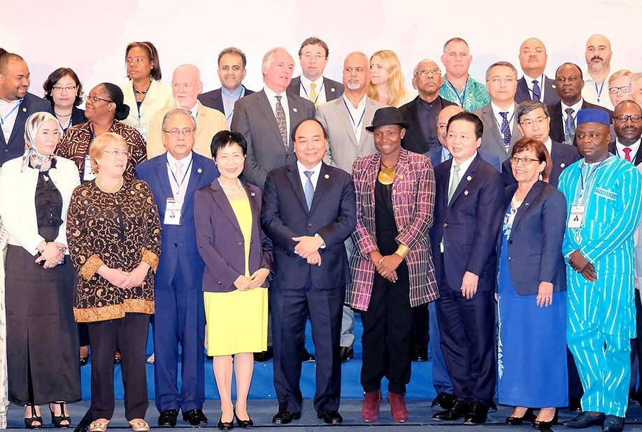 政府總理阮春福與各代表合影。（圖源：光孝）