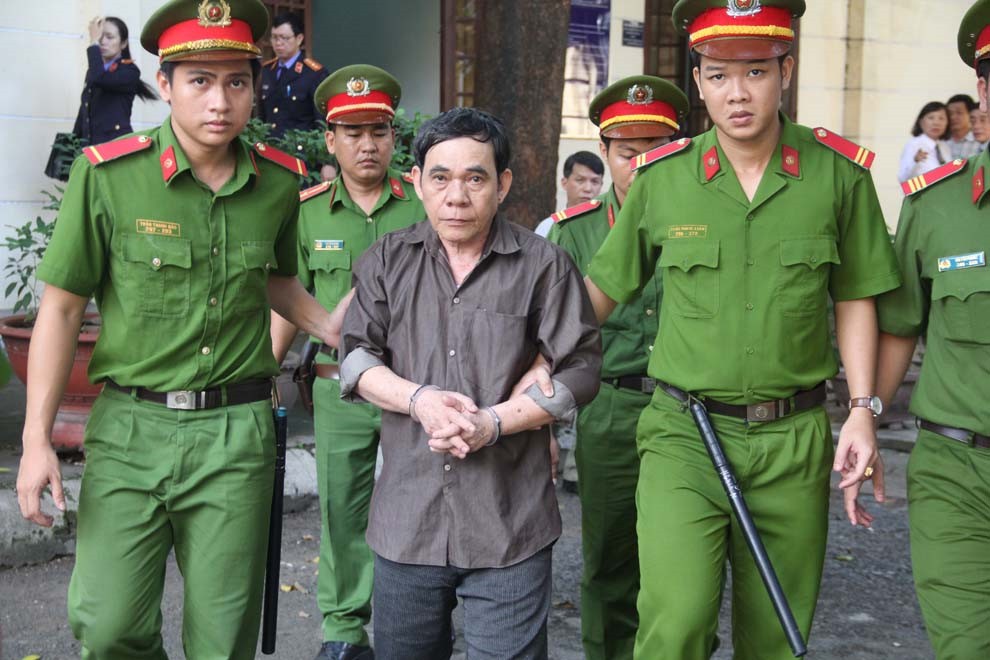 新富郡場地清拆補償委員會原主任施名貪污逾540億元，今年 6月被判處死刑。