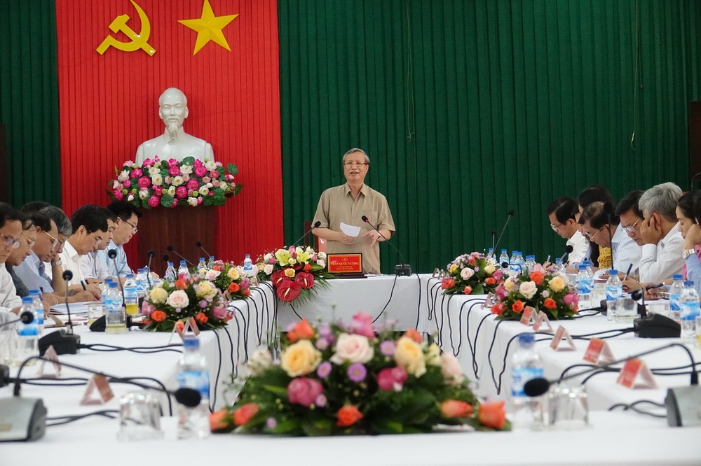 黨中央政治局委員、黨中央書記處常務書記陳國旺主持會議並發表講話。（圖源：越通社）
