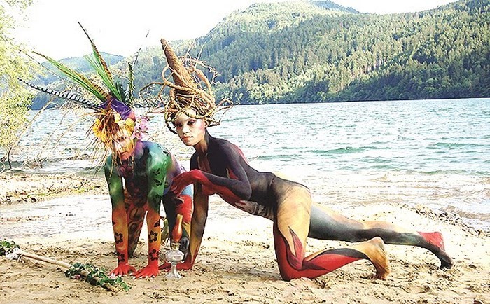 由阮氏美幸畫家所創作、參加在奧地利舉行的世界人體彩繪節的人體繪畫作品。