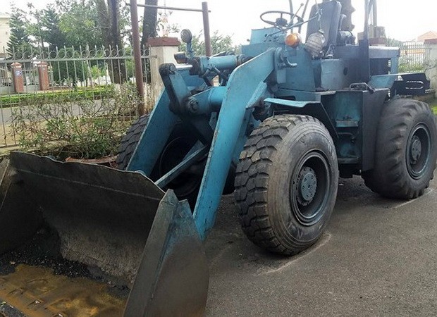跨省盜鏟土車並僱卡車運載 ảnh 1