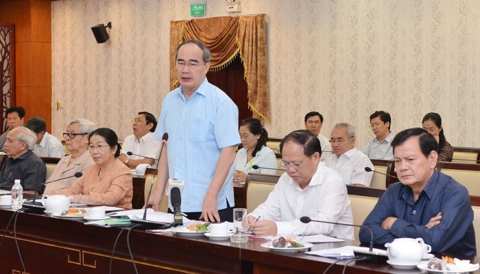 市委書記阮善仁在會上發言。（圖源：越勇）