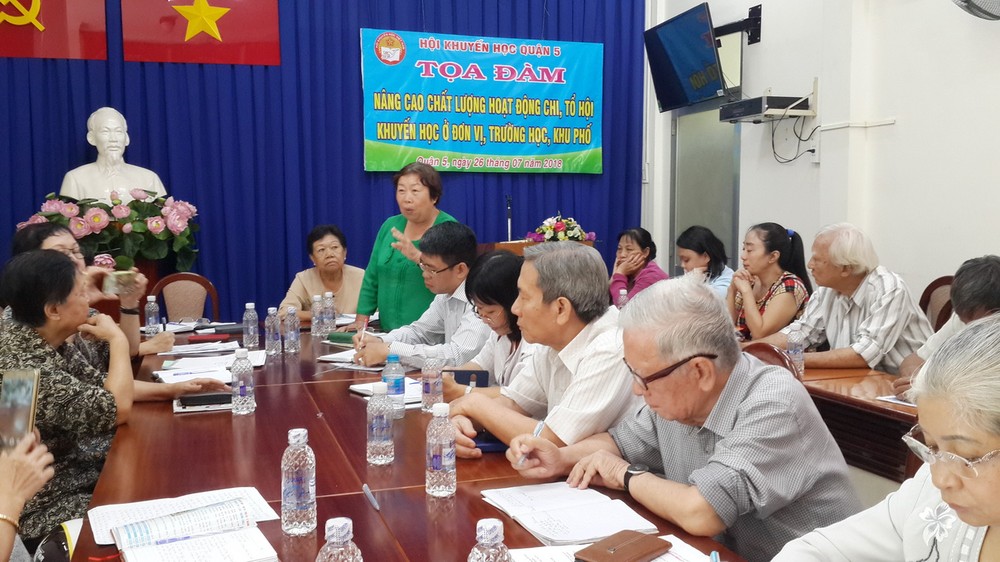 市勵學會與第五郡勵學會代表互相交流。