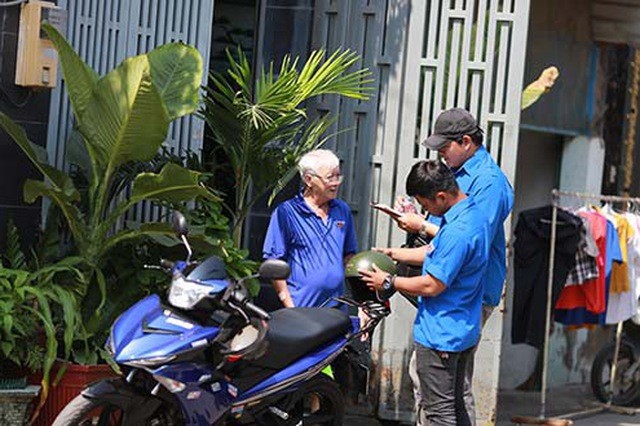 忠安供水公司對每月用水量0至4立方米的坊、鄉進行調查，瞭解客戶少用或不使用自來水的原因。