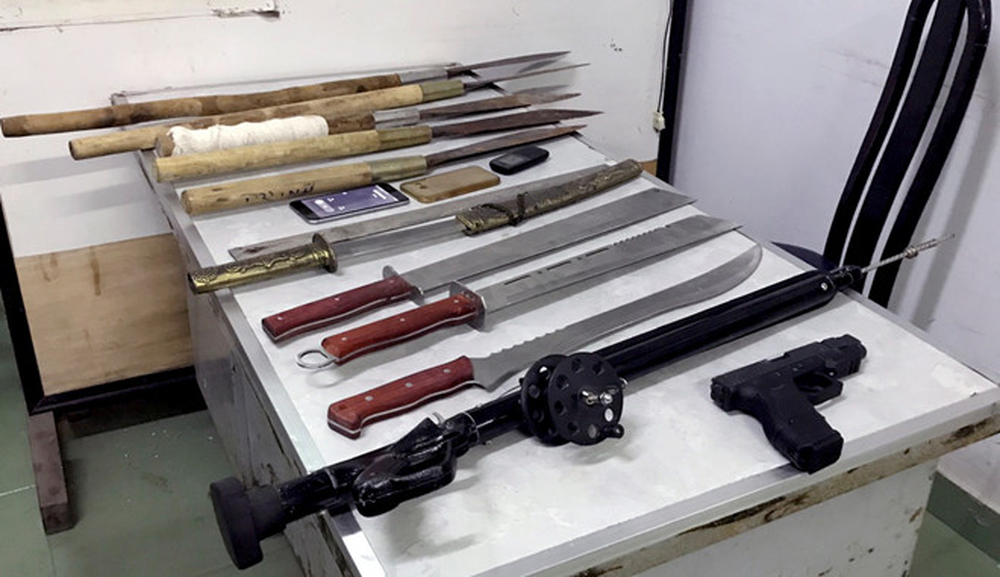 被扣留並沒收的危險武器。（圖源：玉明）