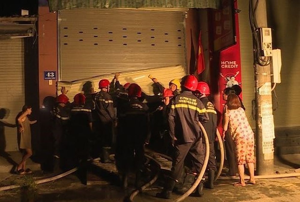 芒街市 5 家卡拉 OK 店失火 ảnh 1