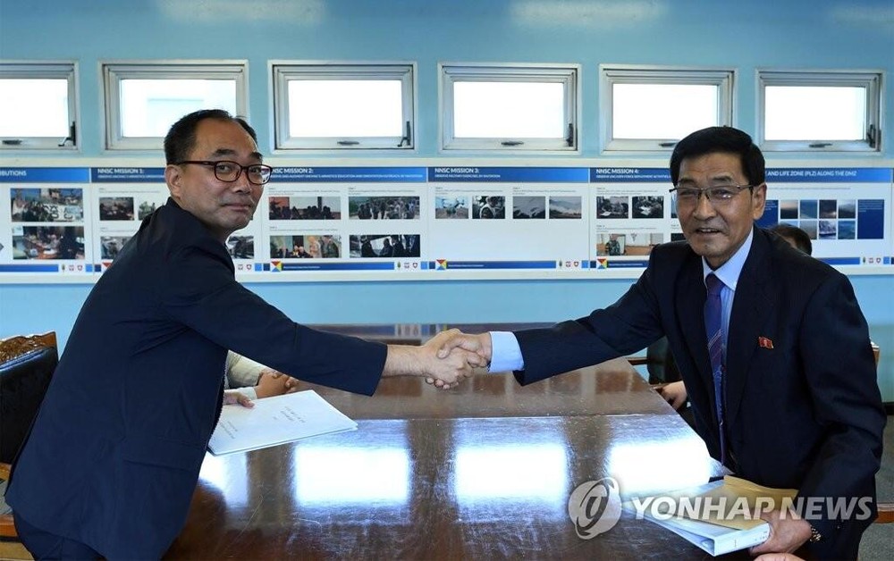 朝韓雙方紅十字會交換名單。（圖片來源：韓聯社）