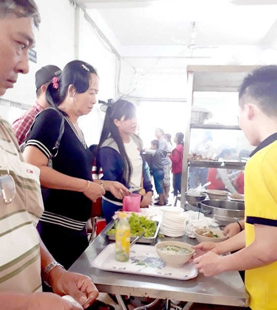 市熱帶病醫院的小賣部價格高昂。