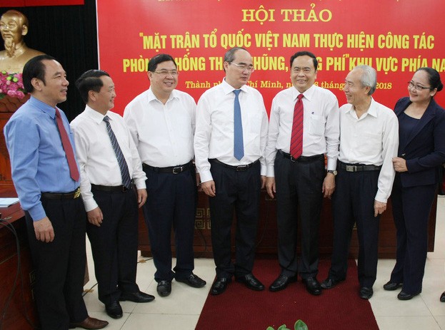 與會代表在研討會間隙交流心得。（圖源：國英）