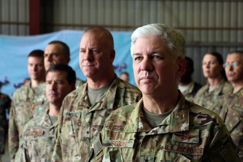 美國Strava Labs運動路線追蹤App傳出可能將敏感資訊暴露在網路上，官員今天表示，國防部已嚴禁軍隊使用具有定位功能的健身記錄裝置和手機App，以防官兵所在位置被人追蹤。圖為在阿富汗受訓的美軍。