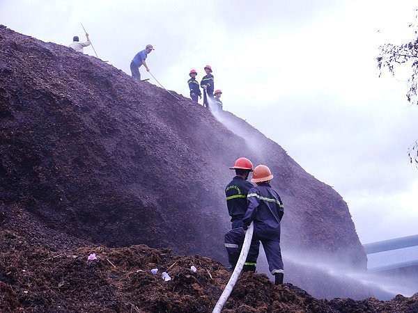 經兩個小時奮勇滅火，火勢竟被控制撲滅。（圖源：玉威）