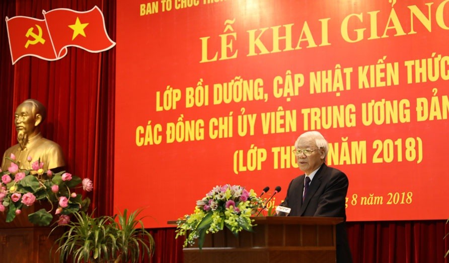 黨中央總書記阮富仲在開課儀式上致詞。（圖源：黃敏）