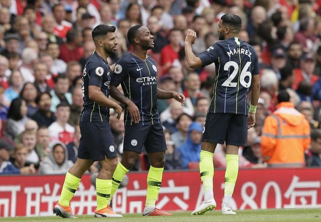 曼城隊慶祝進球。