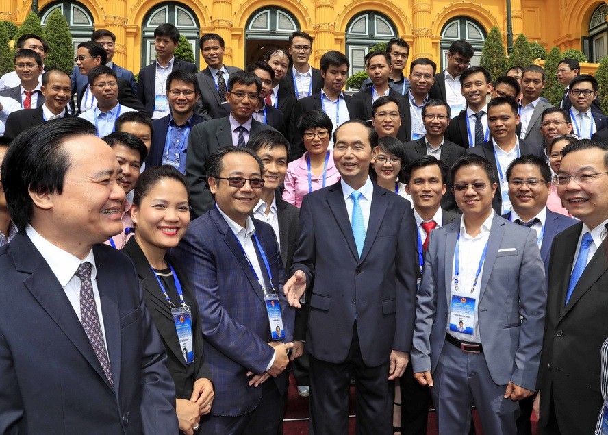 國家主席陳大光與各代表交流。（圖源：顏創）