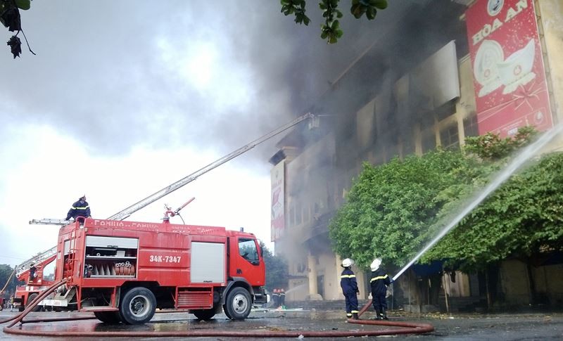 消防警察力量完全免費及按法律規定執行消防任務。