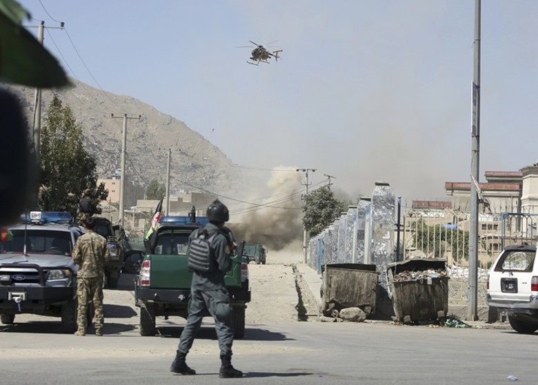 安全部隊圍攻武裝份子的藏身地點。（圖源：AP）