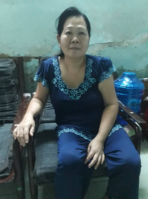 余英妹寄居在姐姐家。