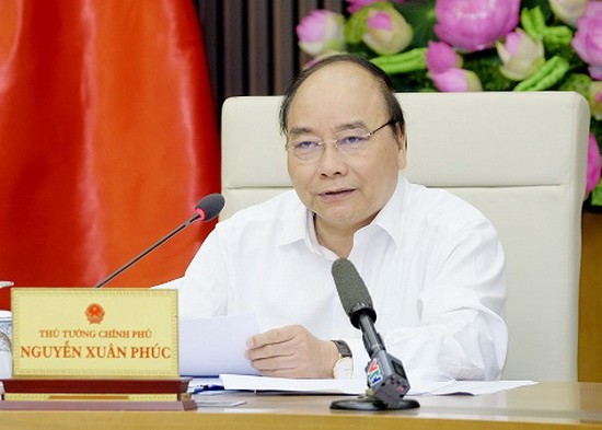 政府總理阮春福在會議上發言。（圖源：光孝）