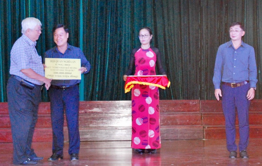 義安會館捐助“為祖國海洋與海島-為祖國前線”１億元。