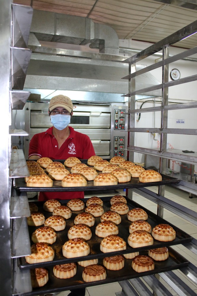 喜臨門月餅新鮮出爐。