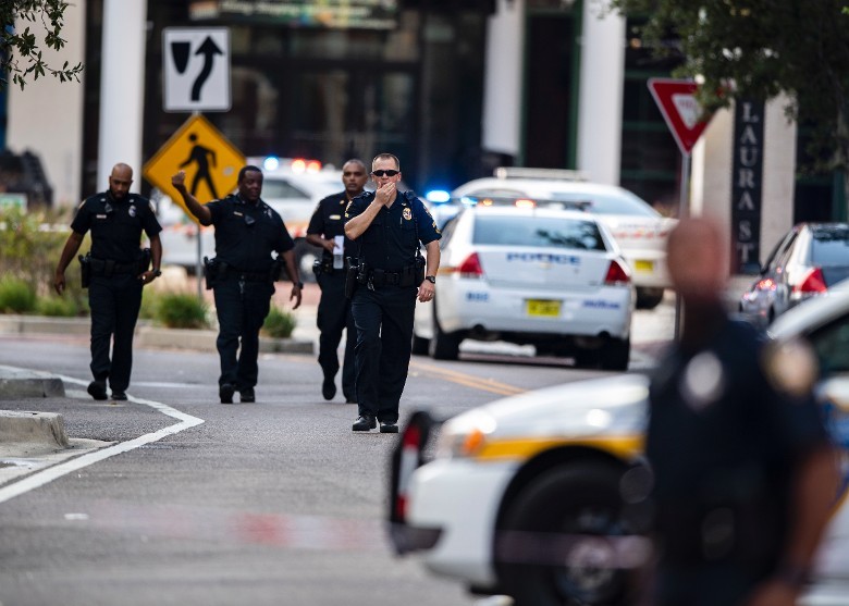 警方在現場進行調查。（圖源：AP）