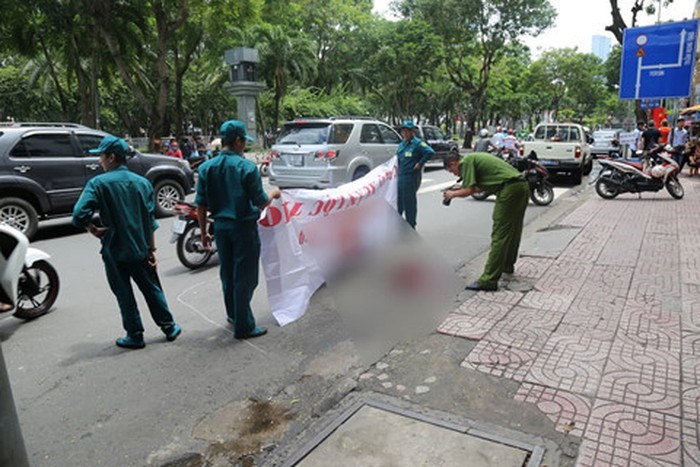 職能力量封鎖現場進行勘查。（圖源：小天）