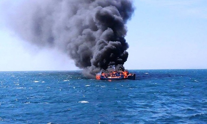 電線短路致漁船失火。（示意圖源：H.Lê）