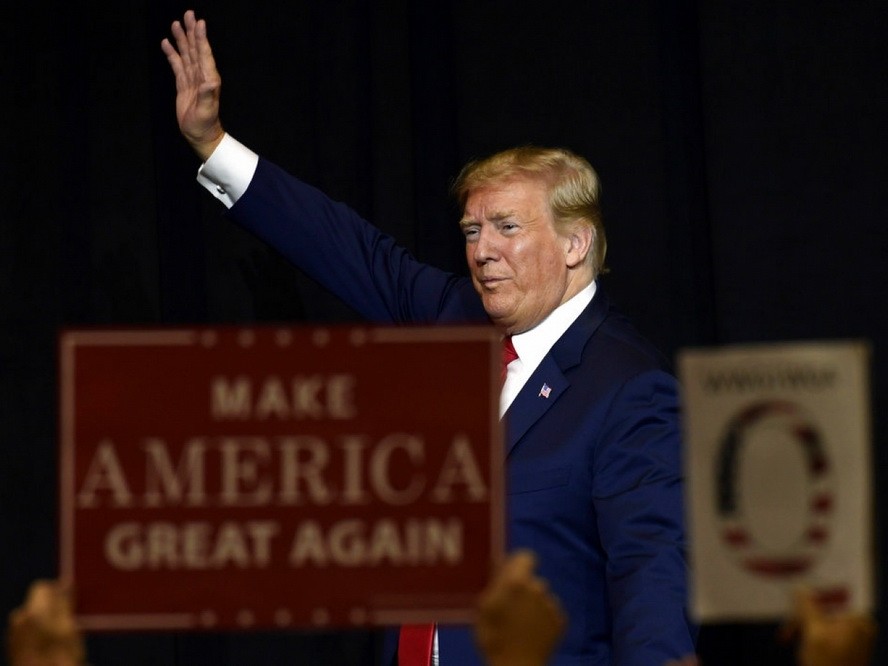 美國總統特朗普當地時間8日呼籲蘋果公司在美國建廠生產蘋果產品。（圖源：AP）