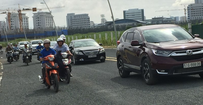 連接西貢大學和第七郡阮文靈街、馨藍居民區的長達830米D1街正式通車。