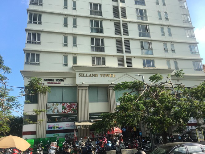 對於生利公寓，本市先為居民簽發“粉紅簿”，然後才處理開發商的違規行為。