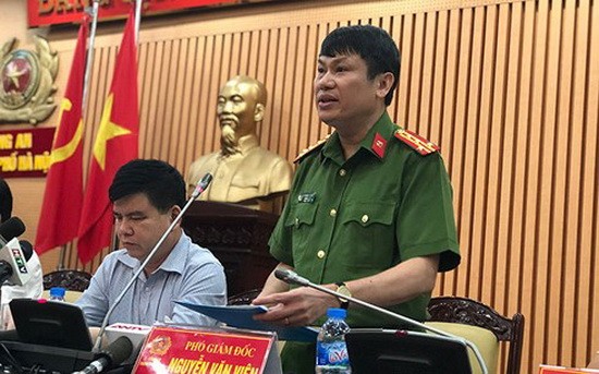 河內市公安廳副廳長阮文援大校在新聞發佈會上初步公佈案件調查結果。（圖源：VOV）