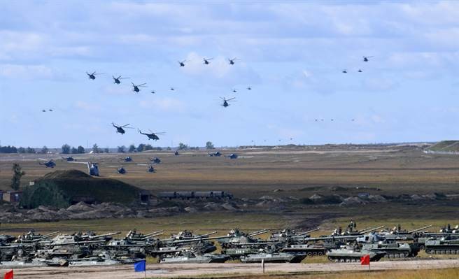 東方2018的大型軍事演習中總共有30萬人參與，演習覆蓋了俄羅斯西伯利亞和白令海峽一線。（圖源：新華網）