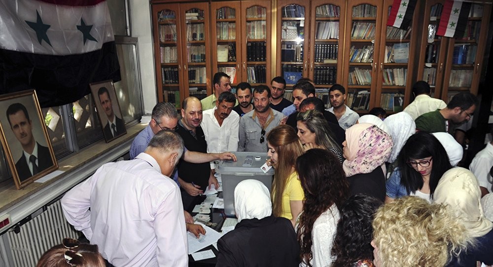 敘利亞國內衝突爆發已有7年，當地時間16日，敘國內由政府掌控的地區舉行2011年12月以來的首次地方選舉。（圖源：AP）